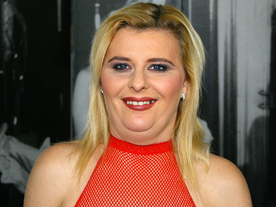 O matură curvă are parte de futai anal