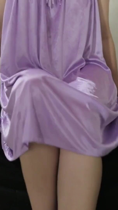 เย็ดสาวตูดนมใหญ่ชาวเอเชียจนพอใจ เธอใส่ชุดซาตินโปร่งใสและเซ็กซี่ คลิป 1