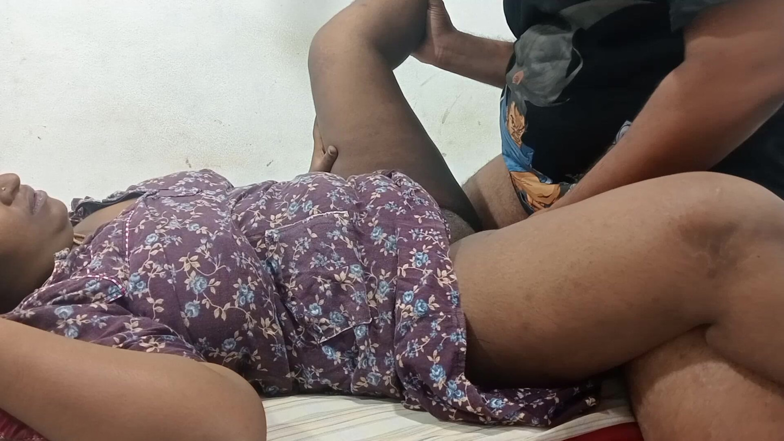 Der heiße ausdruck der tamilischen ehefrau