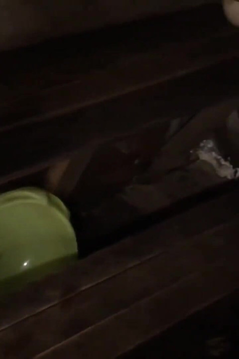 Vilu Vidish hete pijpbeurt in de Russische sauna (Banya)