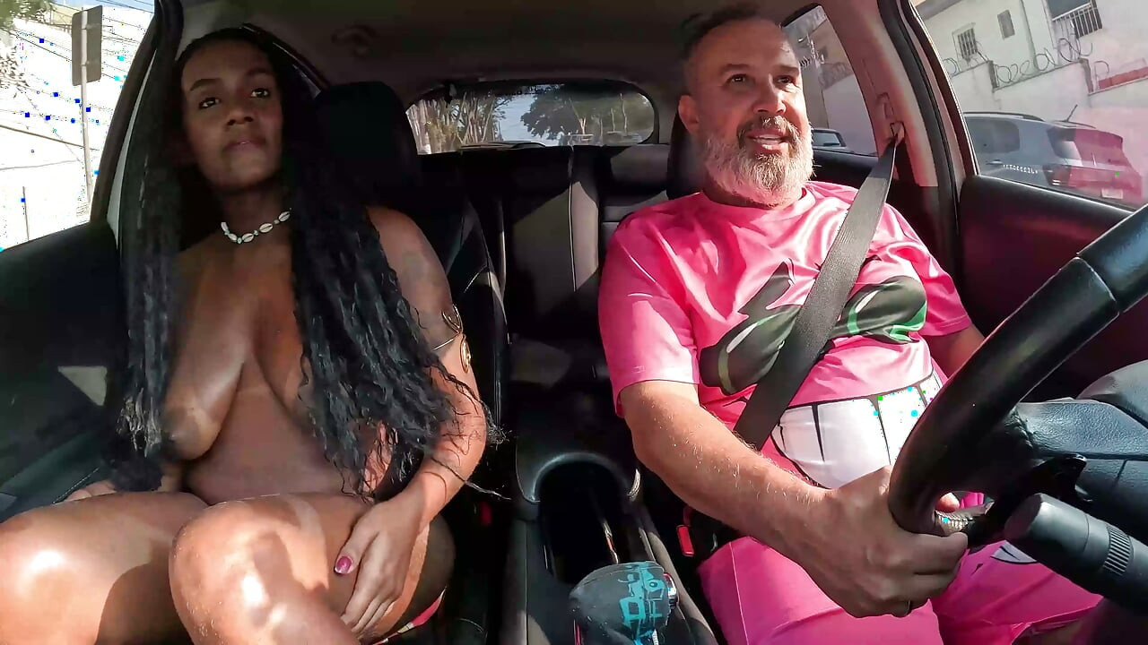 De zwarte vrouw uit Rio de Janeiro gaf een anale show in de attractie - Gabi Vargas