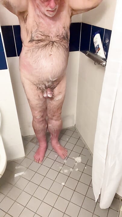 Shower Time for Coach Karl 6765