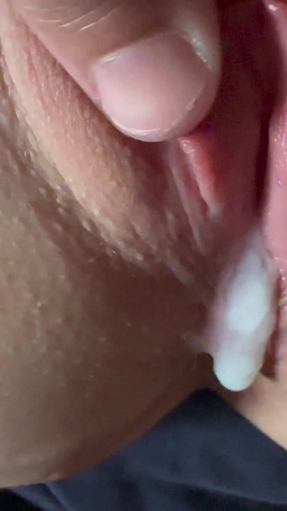 Vzrušující okamžik z "Kompilace zblízka - 1 creampie a 2 kouření"