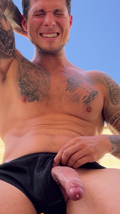 I Cum In Public Place!! People Can Discover Me