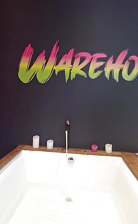 Cum मेरे साथ वेयरहाउस-एक्स में स्नान में शामिल हों! मेरे पास खिलौने हैं! अगर तुम लाओ तो मैं अपनी गांड लूंगा