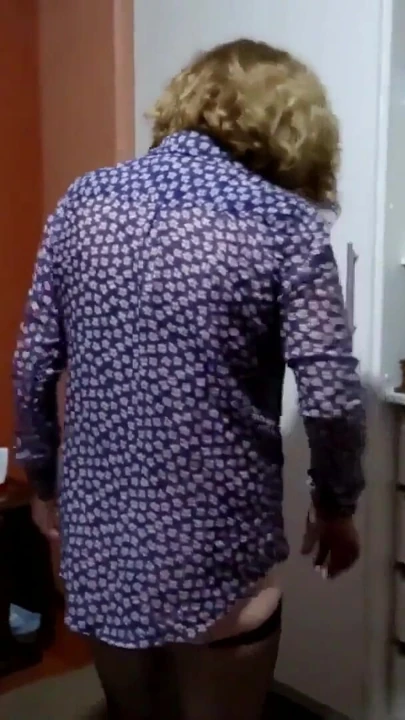 看看我的继母如何为工作着装，在色情内衣，这让我很感动。 | 短片 3