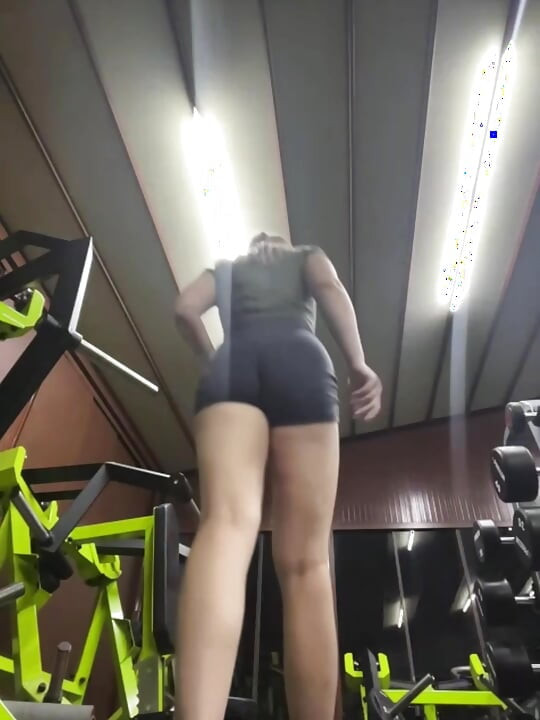 Big ass in Leggings training so hard