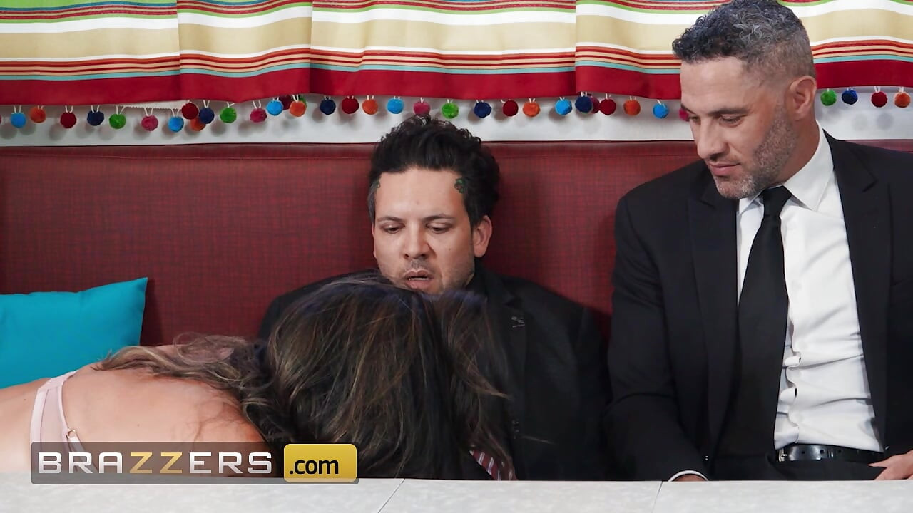 पत्नियों के साथ रात का खाना Reagan Foxx Brazzers