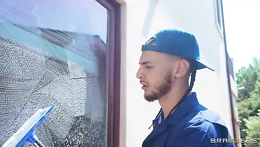 Brazzers - Kayley Gunner сосет два в тройничке ММЖ