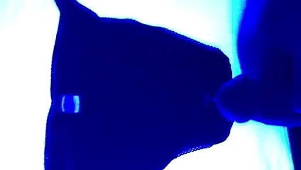 karısının külot üzerinde Blacklight mastürbasyon