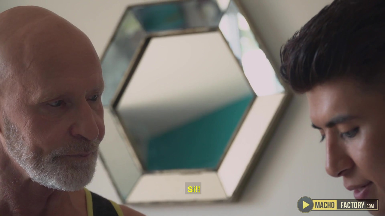 超级性感的爸爸benedictus得到一个大玩具和大鸡巴插他紧致的屁股