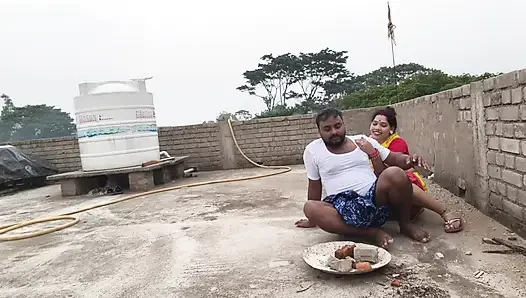 Tante desa india yang cantik lagi mesra-mesraan dengan toket besar dan memeknya dientot di atas atap
