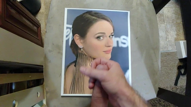 Joey King Cum Tribute 01