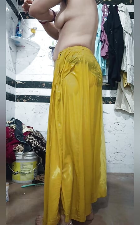 Priya Bhabi New Style Body Show