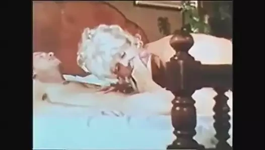 Tante semok kulit putih dan tante seksi lagi asik pamer toket bahenolnya!