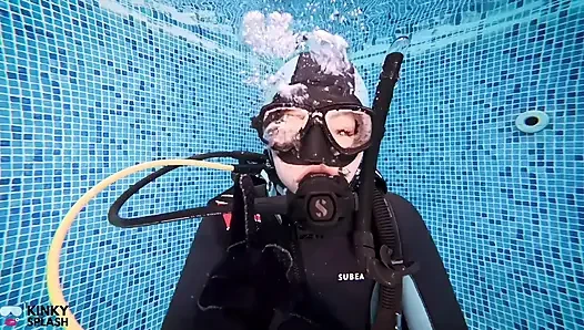 Sesi pelatihan bawah air keterampilan scuba