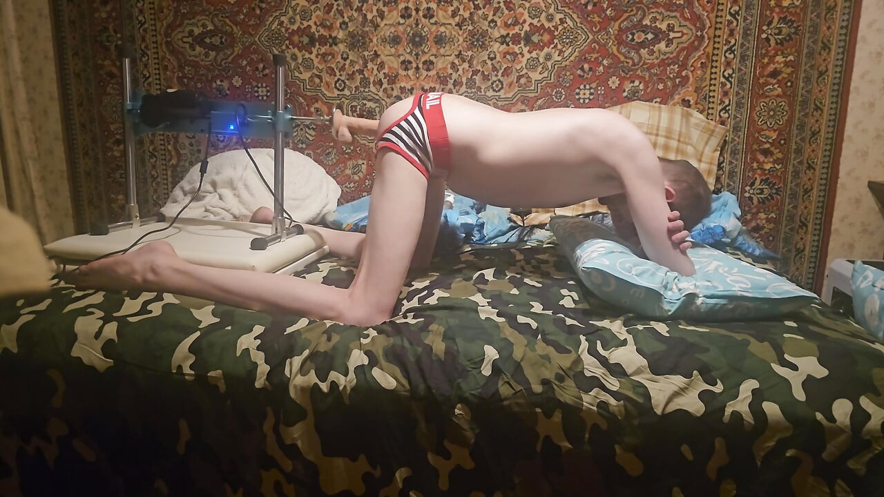 Huge dildo fuck machine rough anal session