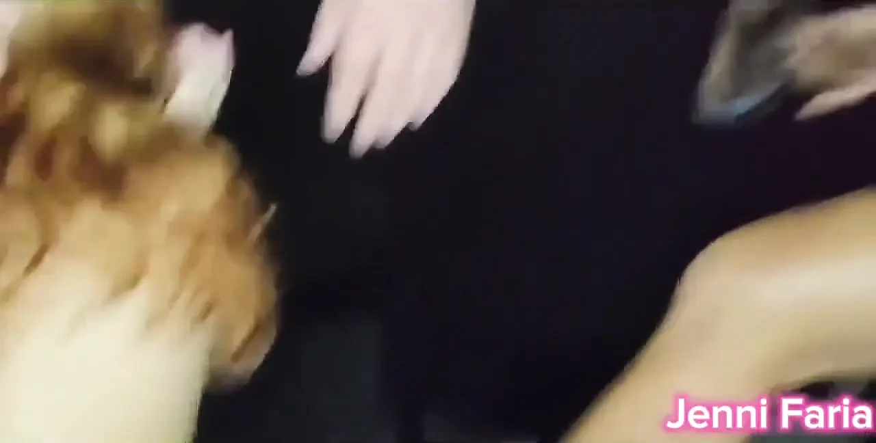 我的热辣继母带我去了圣保罗的换妻俱乐部的寻欢洞