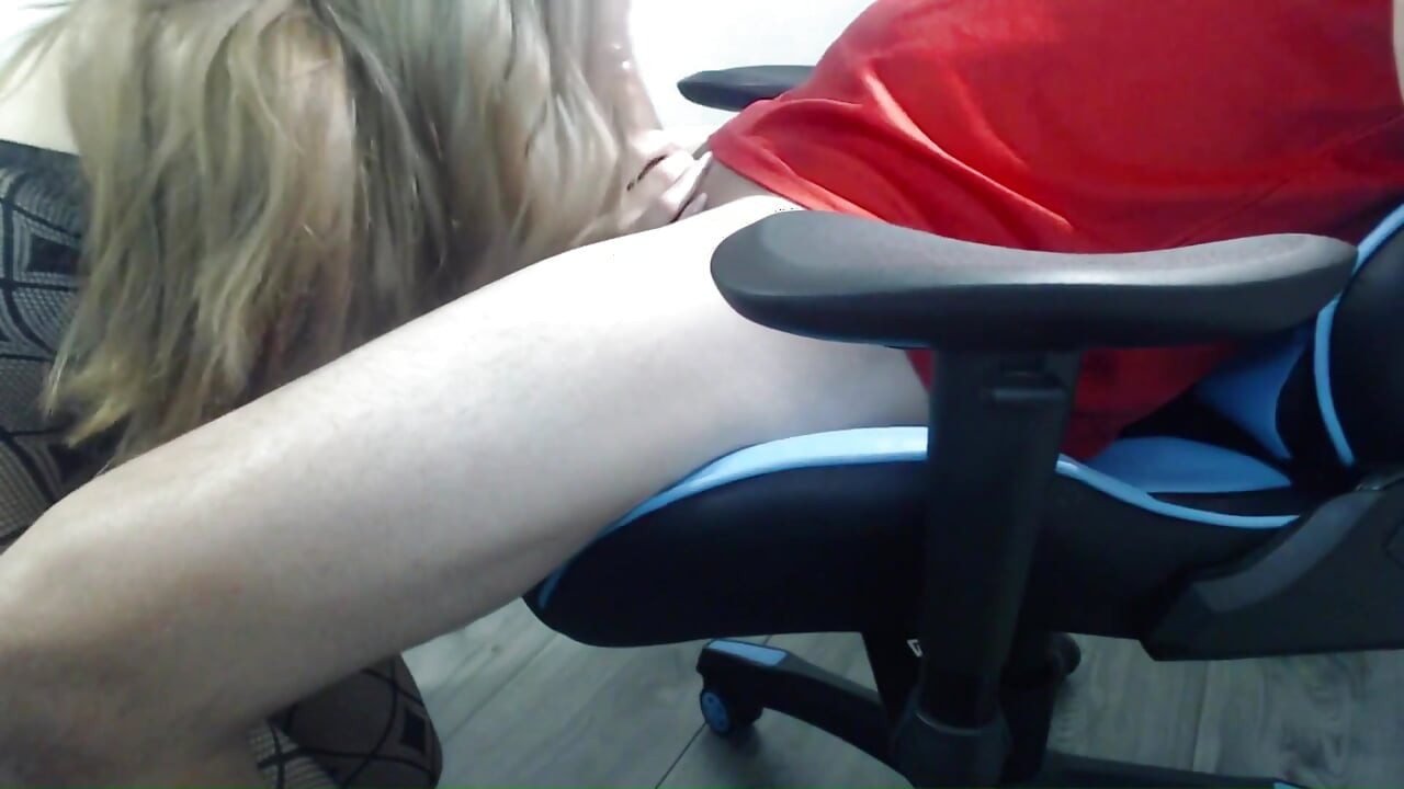 Girl Blows Stepbrother and Fucks Him in Gaming Chair