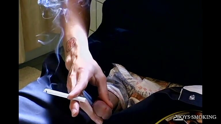 BoysSmoking: Ian Madrox uživa u solo vremenu i pušenja