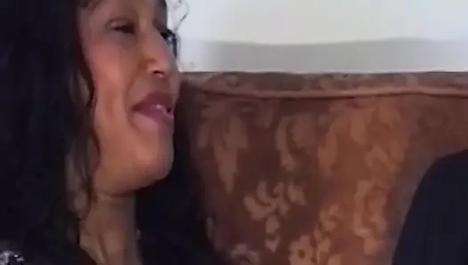 İki yaramaz Alman bayan üçlü sekste yarağı paylaşmak zorunda