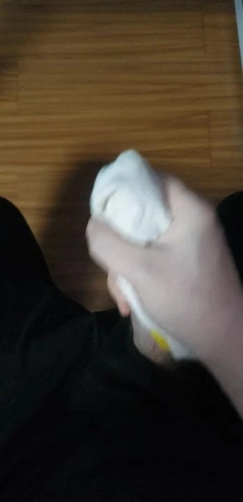 Masturbate and cumshot using my sis's socks