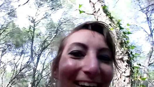 Ngentot di luar ruangan sambil nyepong kontol besar