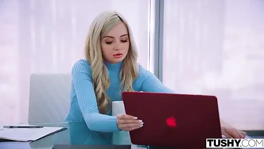 Tushy, sie hat endlich einen grund, bei der arbeit in die lücke zu kommen