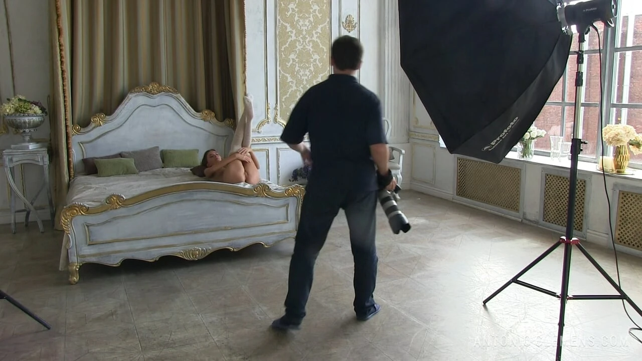 Katya Clover la ședința foto "Call Me Clover" de Henry Sharpe (Antonio Clemens), în culise, NUD- partea 2
