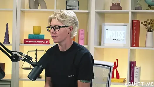Khloe Kingsley Squirting on Camera & Red Flags | the Adult Time Podcast