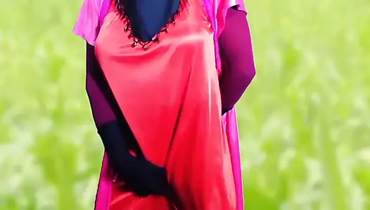 Индийская Savita Baudi занимается сексом в бурную ночь