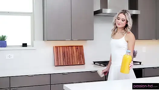 Thea summers memeknya dipijat sama kontol tebal