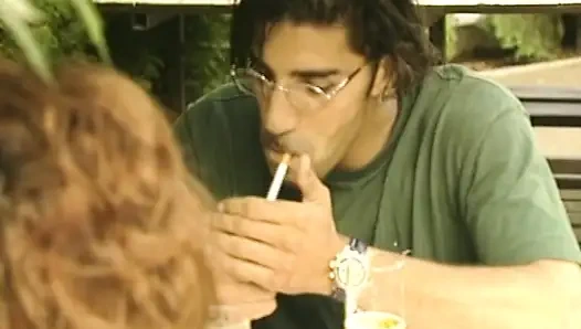 Pelacur Jerman yang menarik disetubuhi di foursome panas