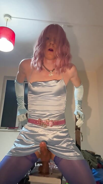 Jess Silk Rides Her Dildo