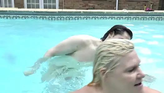 Fuck with Busty Hot Woman in Swimming Pool