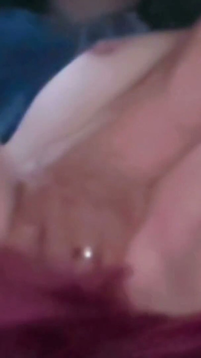 Ninfómana pillada cogiendo con el padrastro mientras todos están afuera! Creampies y squirt!! | Clip 3