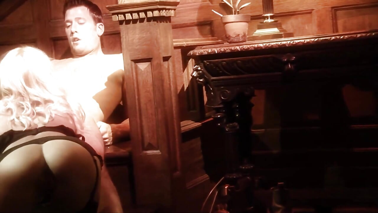Michelle thorne dört ayak üzerinde büyük bir yarak alıyor