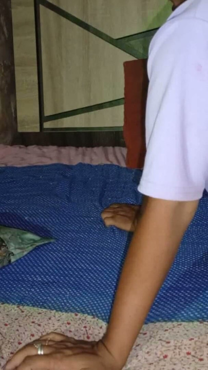desi bhabhi ne squirt se devar ko nehla diya chudai ke waqt Hindi HD video sex | Clip 1