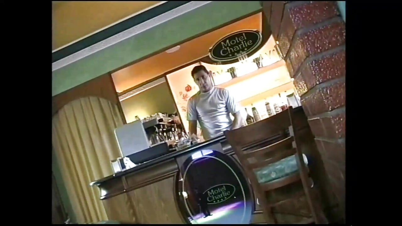 สาวร่านนมใหญ่สุดวิเศษโดนเย็ดและน้ําแตกในปากโดยควยวินเทจใหญ่