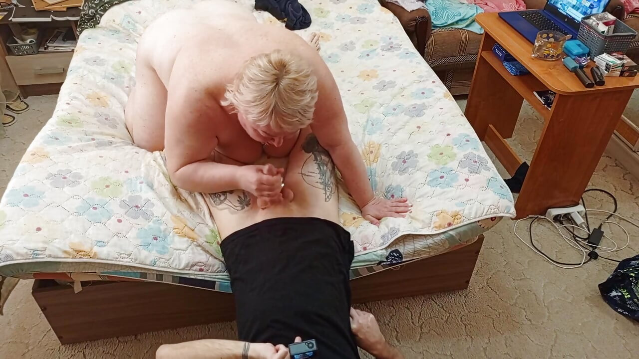 목구멍에 정자의 일부를 받는 시어머나