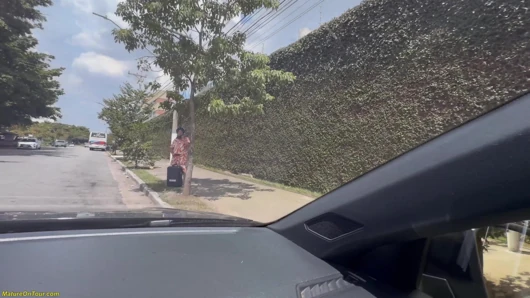 Pantat bahenol cewek semok ini dientot habis-habisan di bagasi