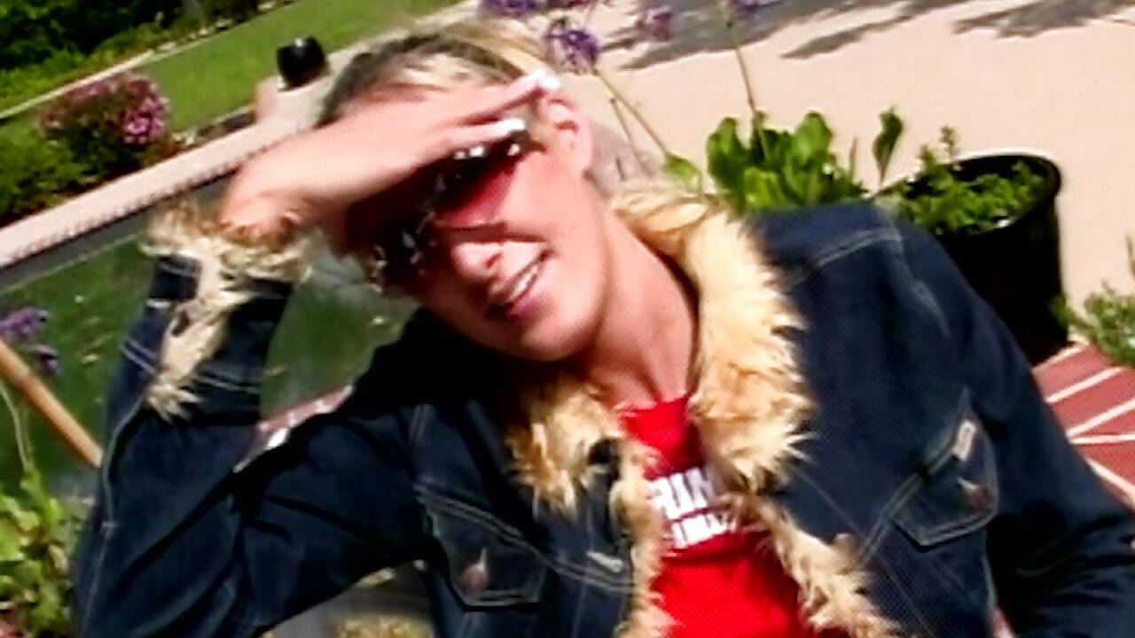 Interrassischer Anal-Urlaub: Heiße Blonde im Freien