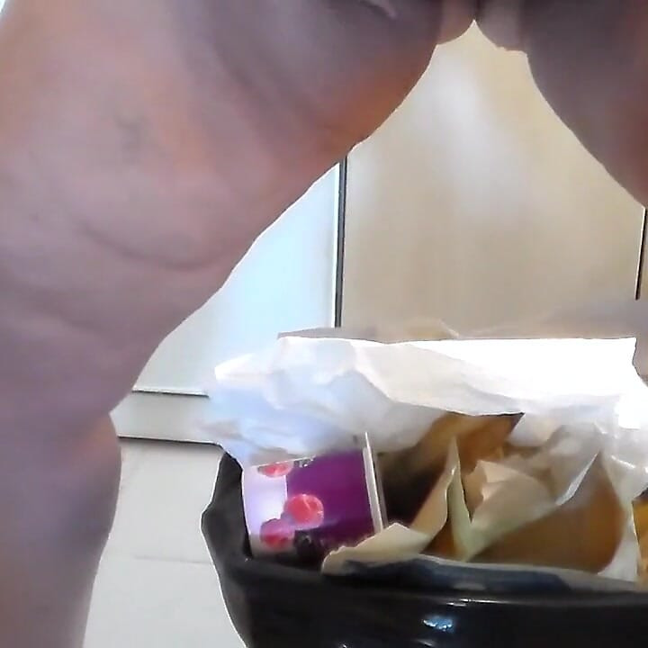 Jen čůrá do koše