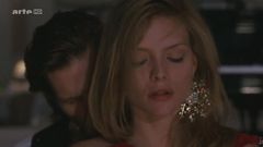 Michelle Pfeiffer küsst