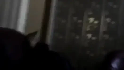 Hintli kız arkadaş zevk almak istiyor