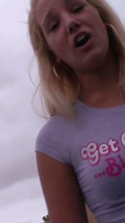 Blonde ist so gierig nach meinem Schwanz das ich Sie am Flughafen holen muss | Clip 1