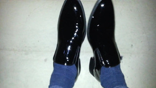 Cum in das Kondom wichsen