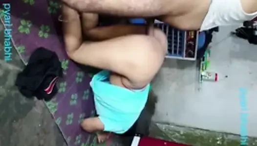 Arsch-muschi ficken, muschi lutschen, brüste lutschen, milch aus der brust lutschen und auf dem schwanz im doggystyle sitzen und direkt auf Hindi-audio liegend