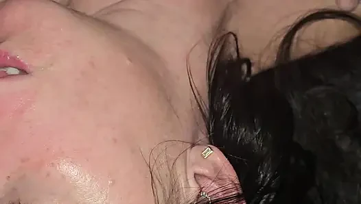 Tante seksi fingering memeknya sendiri sebelum dicrot di muka banyak banget