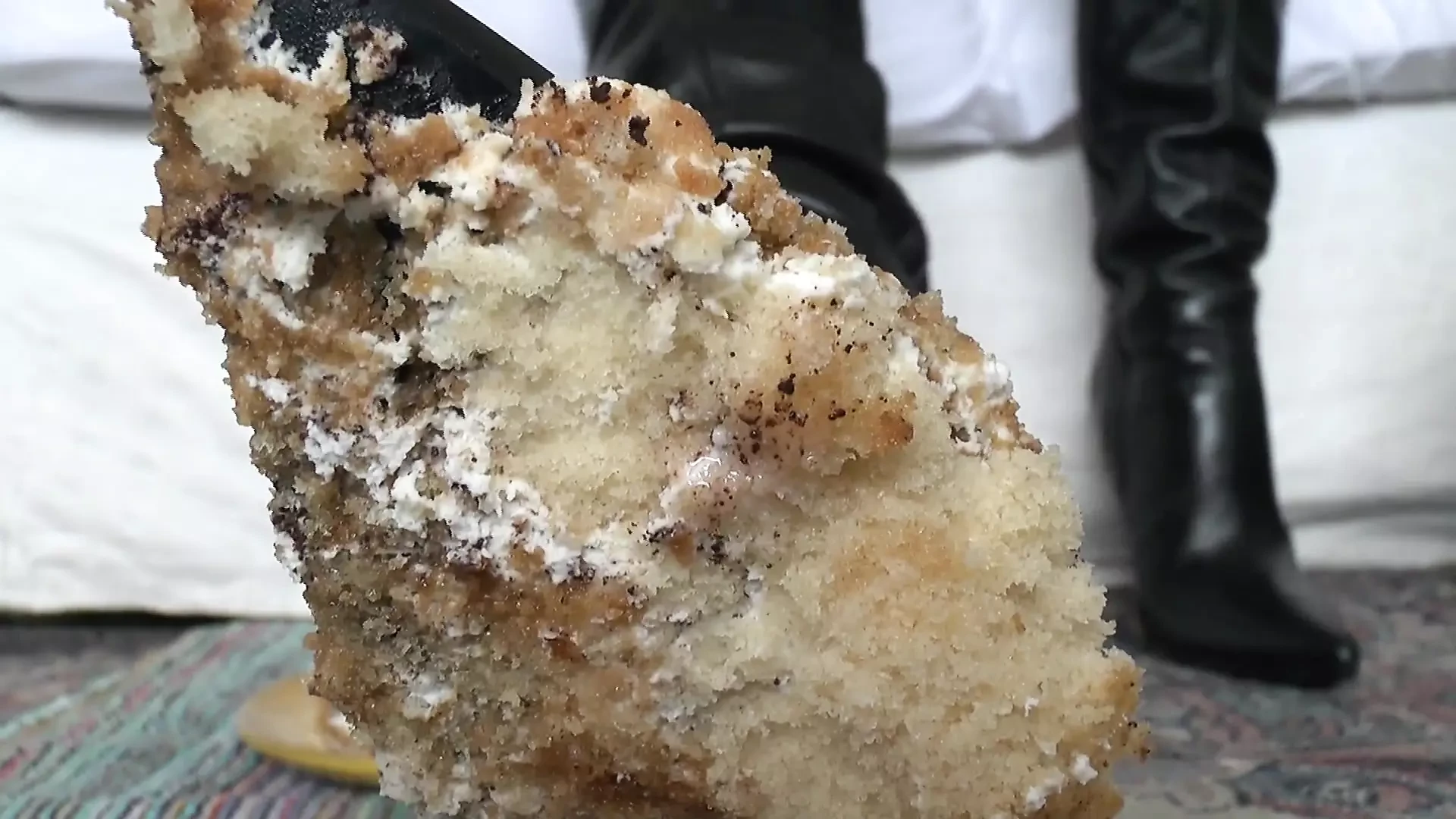 Stiefelessen! Kuchen essen aus sohlen pOV, lady victoria valente